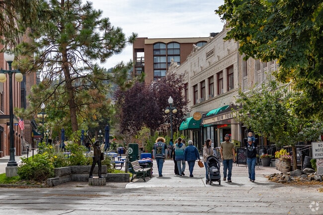 Residents from Lower East Side enjoy a nice stroll through Downtown Helena.