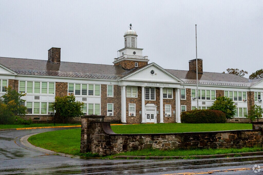 Violet Avenue Elementary School has a B- Niche Grade making it one of the better schools.