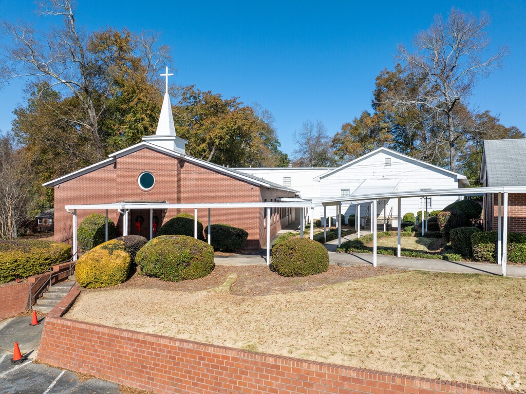 Pinehurst Christian School is a private Baptist school with a great learning environment.