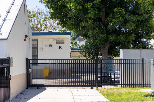 Lindbergh Elementary School serves students from Kindergarten through 5th grade.