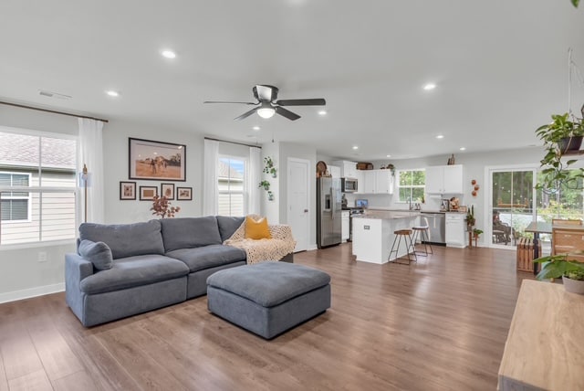 922 Daylily Cir, Navassa, NC 28451 - photo 5