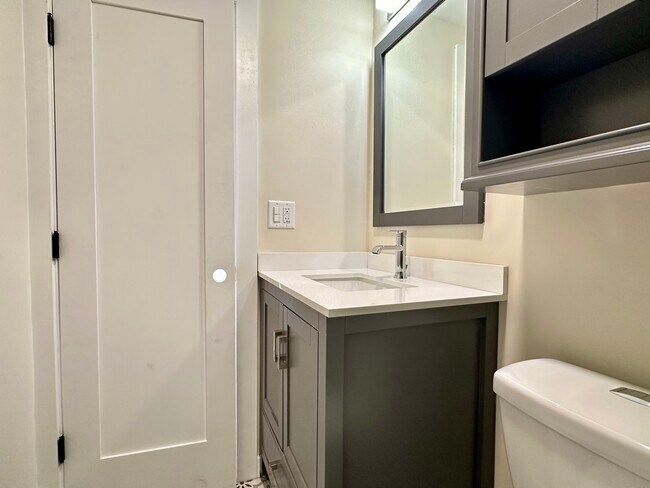 62 N Margin St unit 4, Boston, MA 02113 - photo 3