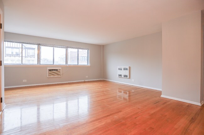 5701 N Kimball Ave unit 2, Chicago, IL 60659 - photo 4
