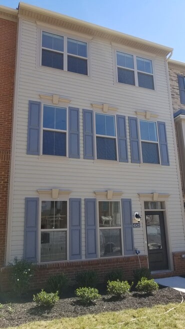 43425 Robey Square, Ashburn, VA 20148 - photo 1