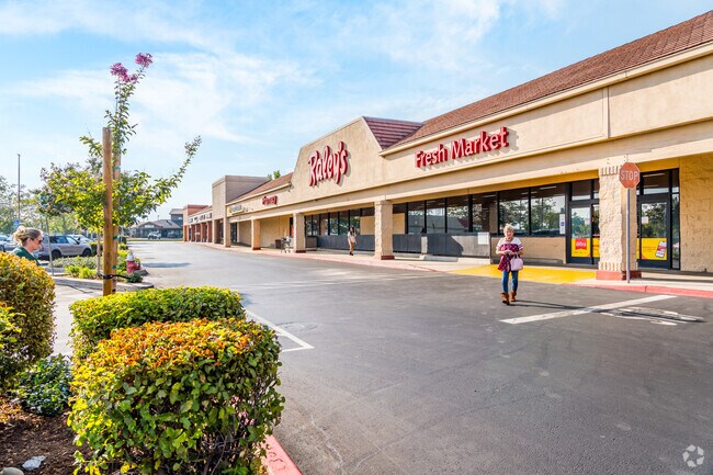 Raley's is the nearest grocery store in Mountain Lakes.