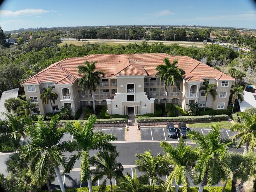14981 Reflection Key Cir unit 335, Fort Myers, FL 33907 - photo 2