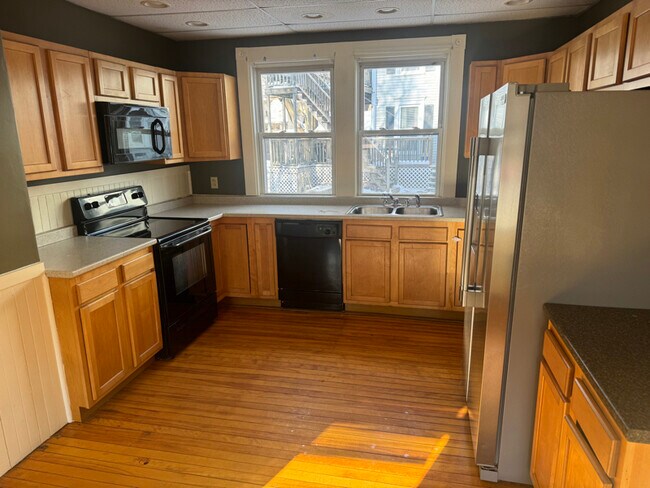 198 Summer St unit 1, Auburn, ME 04210 - photo 4