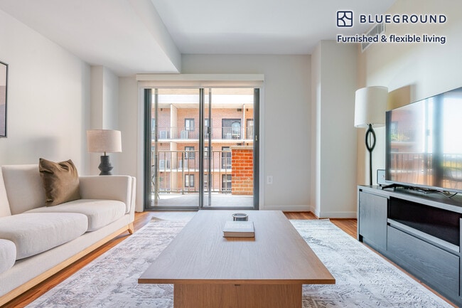 2500 Clarendon Blvd unit FL7-ID1168, Arlington, VA 22201 - photo 4