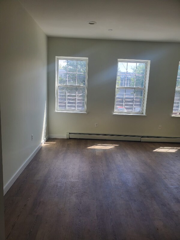 672 E 224th St unit 672 East 224th st, Bronx, NY 10466 - photo 1