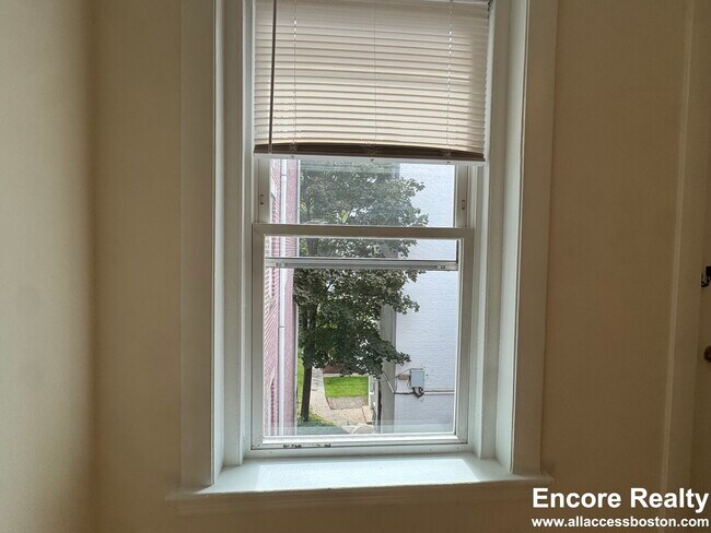 1539 Beacon St unit 18, Brookline, MA 02446 - photo 4