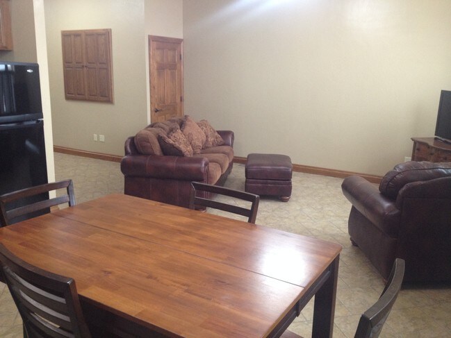 104 W 7th St unit 104.5, Newkirk, OK 74647 - photo 3