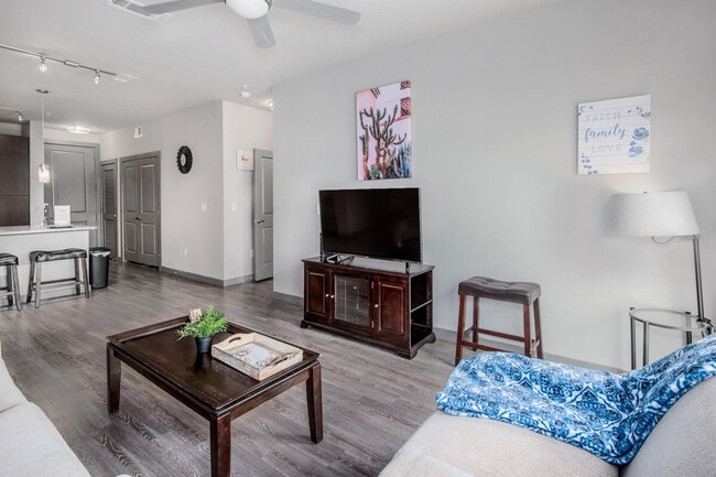 1628-1898-1898 Wyndale St unit ID1359158P, Houston, TX 77030 - photo 2