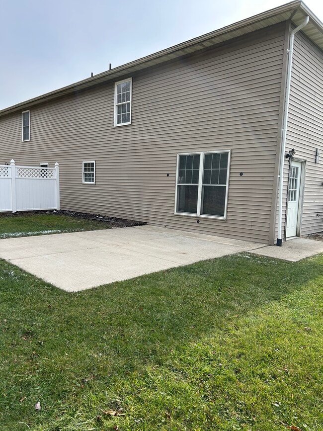 1402 Benbrandon Ct unit 1402 Benbrandon Ct, Ontario, OH 44906 - photo 4