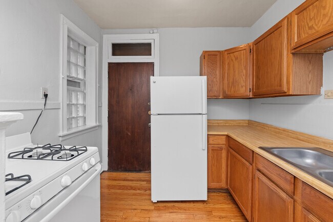 4225 N Paulina St unit 4227-W3, Chicago, IL 60613 - photo 4