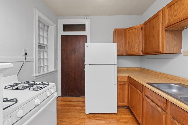 4225 N Paulina St unit 4229-W1, Chicago, IL 60613 - photo 4