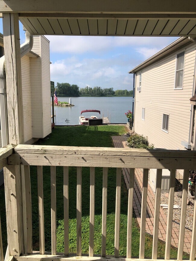 6270 Brancheau Rd, Newport, MI 48166