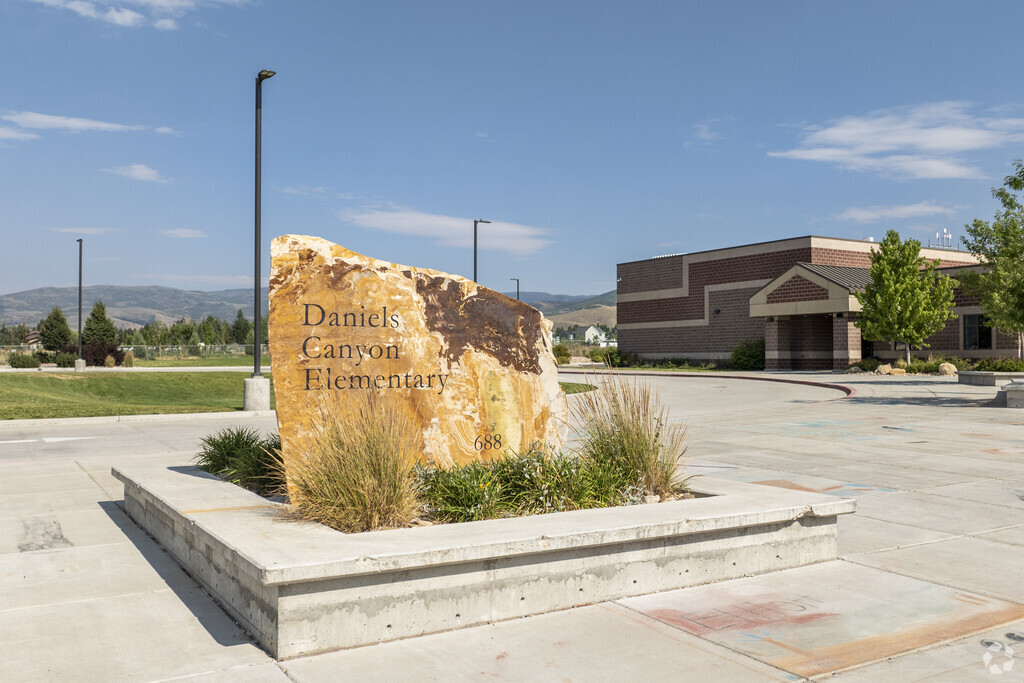 Daniels Canyon Elementary received a B+ grade from Niche.