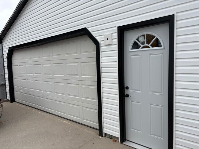 1216 Hamilton St unit 1216 Hamilton Street, Manitowoc, WI 54220 - photo 5