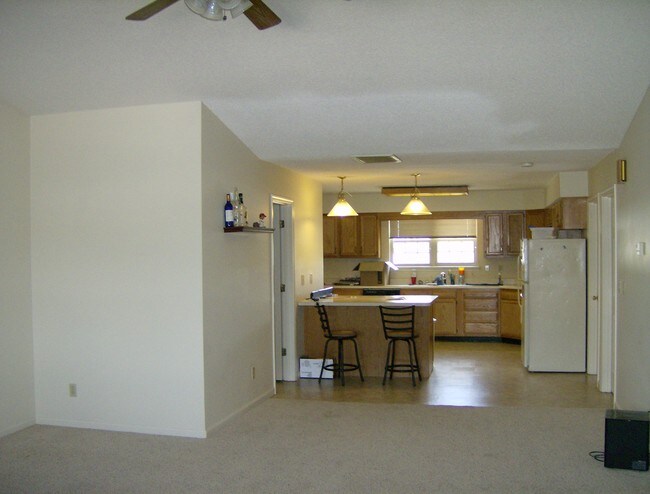 820 W Lincoln Ave unit 6, Charleston, IL 61920 - photo 3