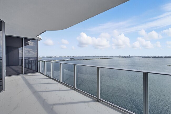 Aria Reserve - Aria Reserve Miami unit 2405, Miami, FL 33137 - photo 2