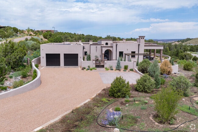 Large private lots with mountain views are among the most prevalent in Monte Sereno.