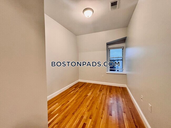 799 E 4th St, Boston, MA 02127 - photo 7