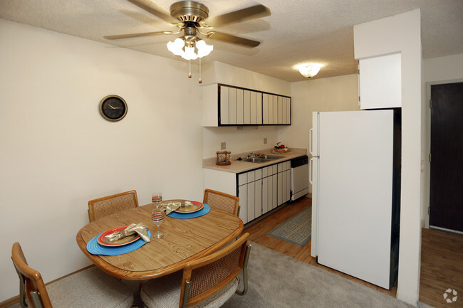1BR, 1BA - 610 SF