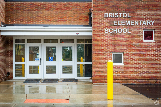 Bristol Elementary School is a highly rated, public school located in ST LOUIS, MO.