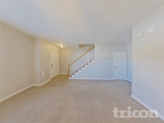 2396 Grove Ct, Atlanta, GA 30344 - photo 2