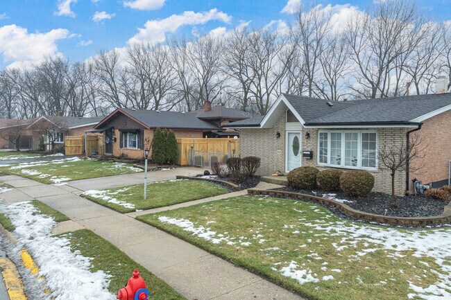 Alsip features many ranch-style homes.