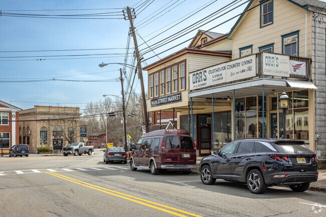 Branchville’s walkable downtown hosts a a variety of restaurants, retail and amenities like the post office and a vet clinic.