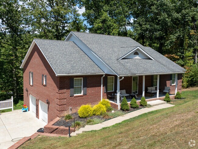 This newer Big Chimney home build is fashioned after a colonial revival style.