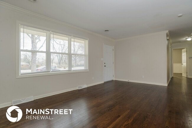 11212 Lecluyse Dr, Shawnee, KS 66203 - photo 3