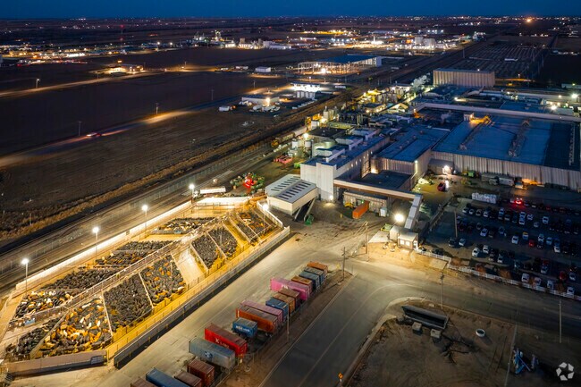 Cargill's presence in Fort Morgan boosts the local economy by supporting dairy and cattle industries. Their focus on innovation and sustainability ensures the area remains a key agricultural hub, benefiting both locals and the market.