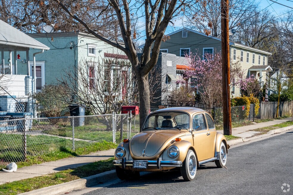 Final_Neighborhood_Cottage City_MD_091323.mp4