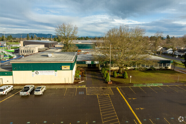 Cascade Middle School serves grades 6-8 in the Bethel neighborhood of Eugene, Oregon.