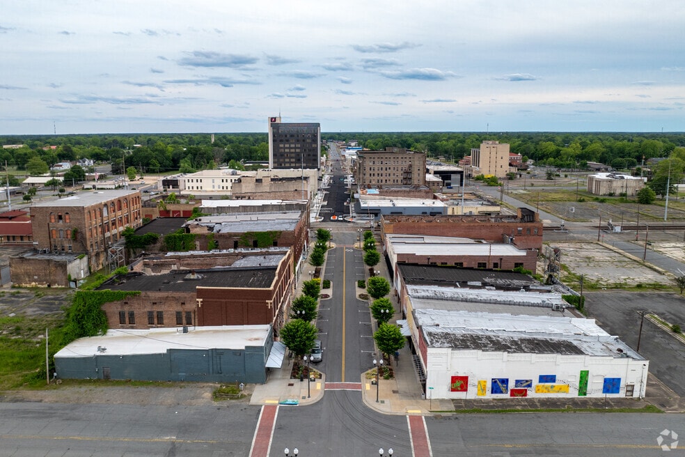 Nh_Pine Bluff_1004039 _052724_P2_Dq_V1