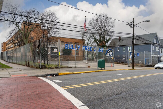 The John F Murray School earned a C+ from Niche.