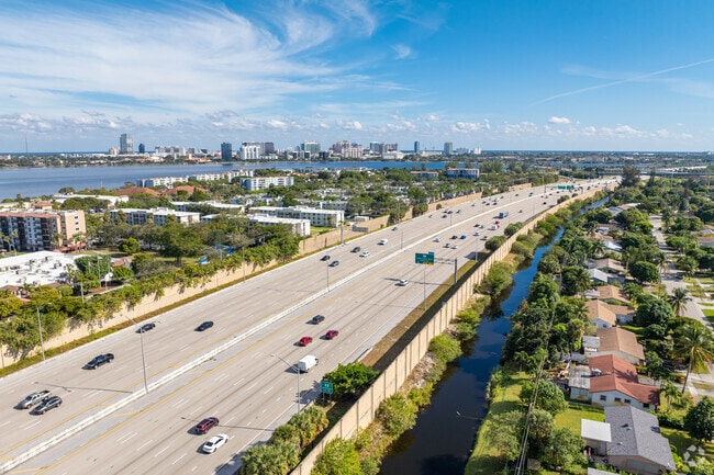 I-95 Expressway is conveniently located right next to Palm Beach Lakes South.