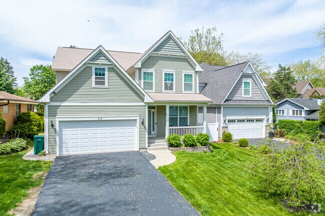 Newly constructed craftsman-style homes in Clarendon Hills sit on large, well-manicured yards.