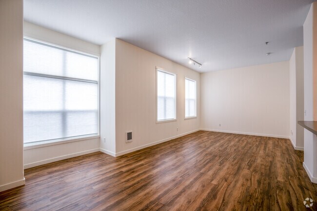 Hank Reardon Plaza, Portland, OR 97211 - photo 4