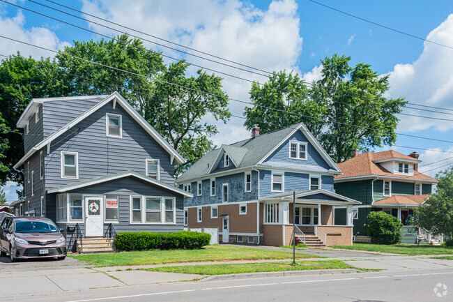 Multi family houses are among the top housing choices in Crest View Heights.
