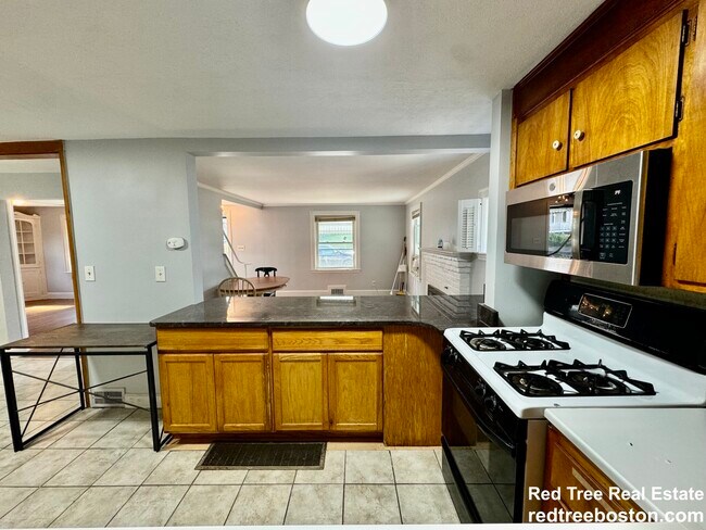 137 Virginia Rd, Waltham, MA 02453 - photo 5