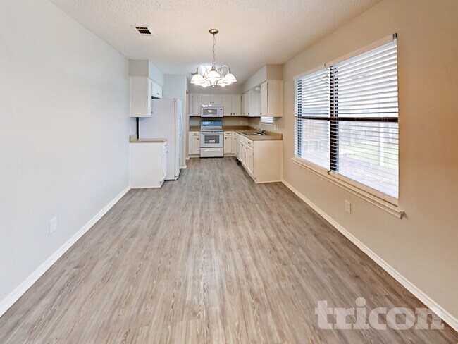 521 Clover Dr, Saginaw, TX 76179 - photo 5