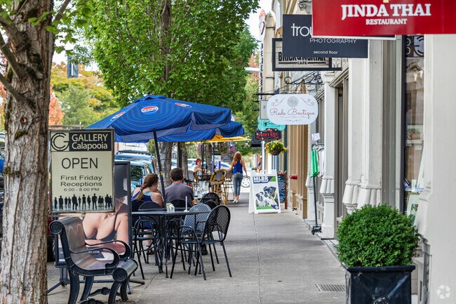 North Albany, OR borders downtown Albany, a hub for restaurants and shopping.