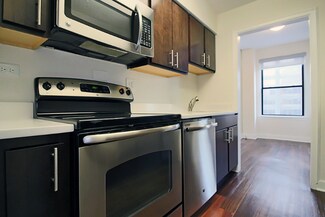 204 E Chestnut St, Chicago, IL 60611