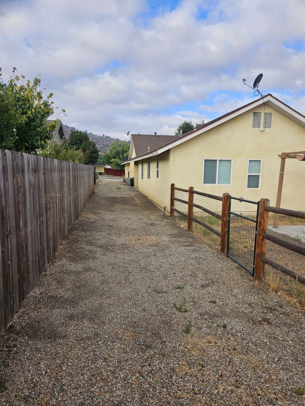 17960 Swaps Ct, Tehachapi, CA 93561 - photo 6