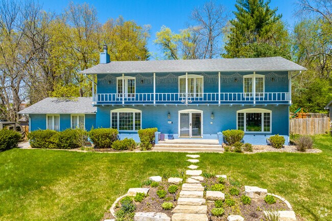 Larger, historic homes can be found in the neighborhoods along Park Avenue on Southwestern Hills' north side.