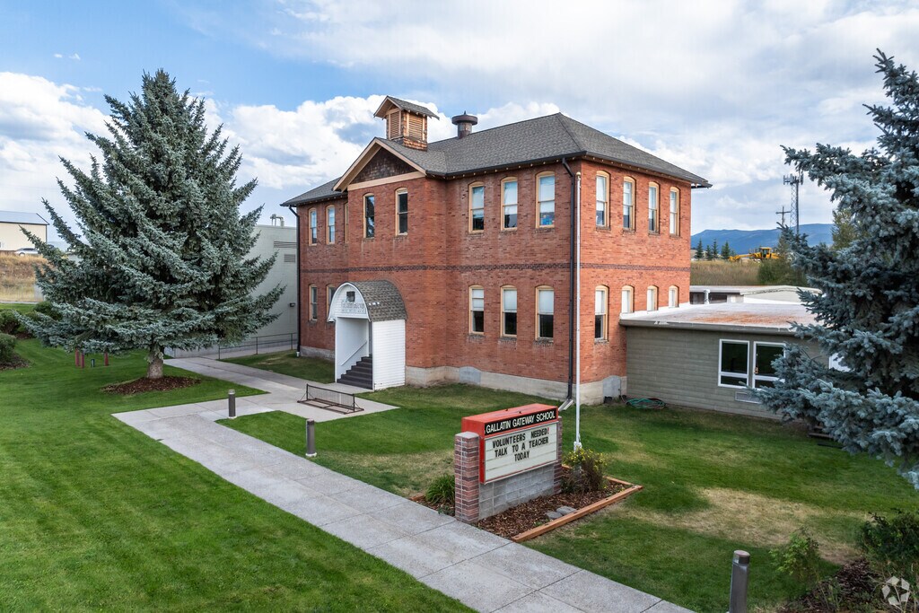 Gallatin Gateway School serves students in both elementary and middle school.