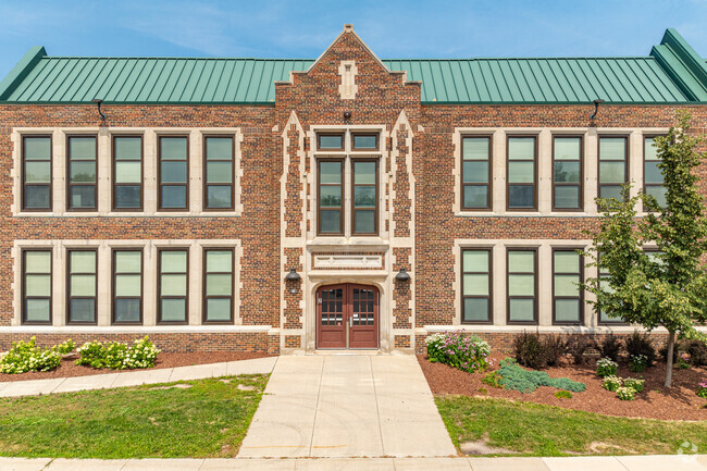 Leonardo Da Vinci School for Gifted Learners serves about 356 students in Green Bay, WI.